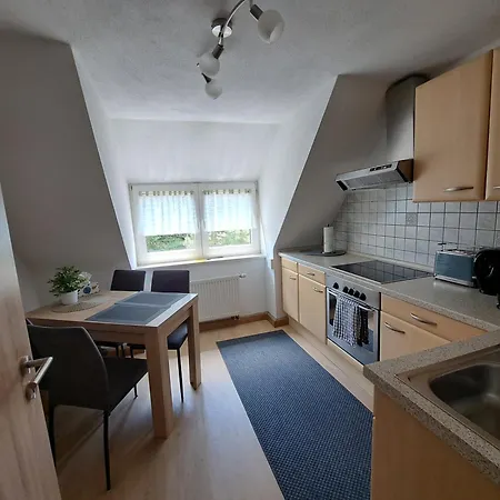 Gemuetliche Dachgeschoss-ferienwohnung Nahe Brombachsee Und Bahnhof 公寓
